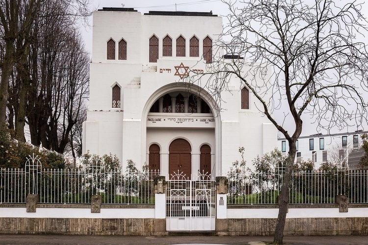 1920px kadoorie mekor haim synagogue