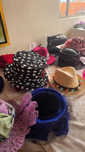 Sombreros en Beit Avot